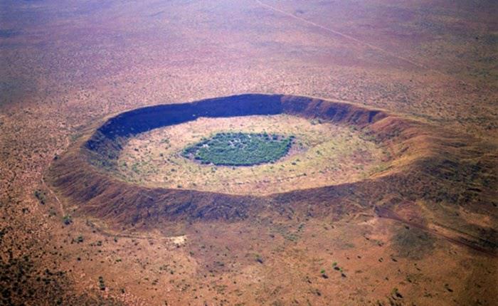 19 Qual è il cratere più grande formatosi dopo un impatto con un meteorite?