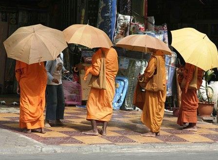 La capitale cambogiana possiede ancora un indiscutibile fascino, malgrado il suo passato turbolento e spesso violento.