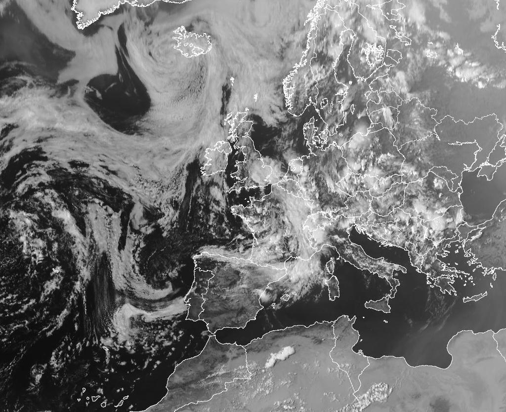 3: Immagine da satellite nel canale del visibile del 28/7/2014 alle 17 UTC, dove si riconosce il fronte freddo associato al minimo di pressione Dopo una prima parte di giornata soleggiata,