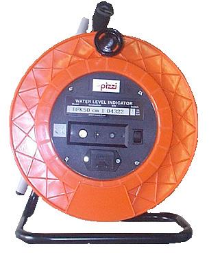 > LEA_IT_PZL5001001 Applicazioni _ La sonda elettrica viene utilizzata ogni qualvolta si vuole misurare il livello della falda freatica in pozzi, piezometri a tubo aperto o Casagrande.