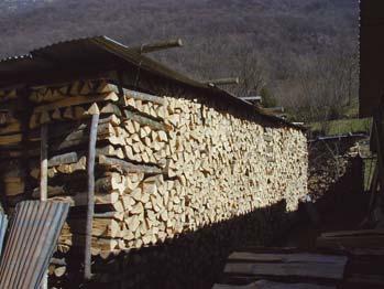 Legge cantonale sulle foreste (LCFo) Uso del legno Art. 28 1 Il Consiglio di Stato promuove e sostiene l utilizzazione del legno indigeno.