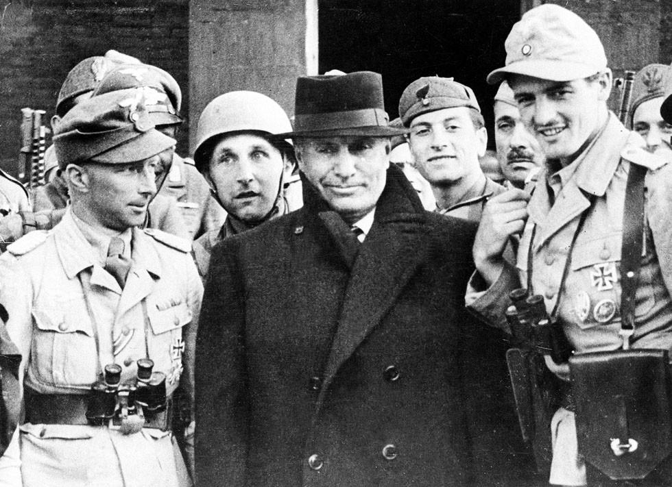 ④ La caduta del fascismo e la guerra civile in Italia 4/8 Paracadutisti tedeschi liberano Mussolini 12 set 1943 Governo Badoglio a Brindisi RSI -