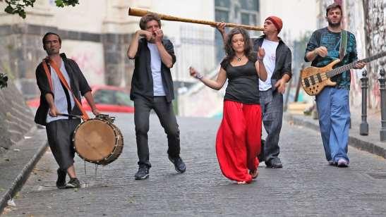 Gli Ipercussonici sono un gruppo musicale italiano formatosi a