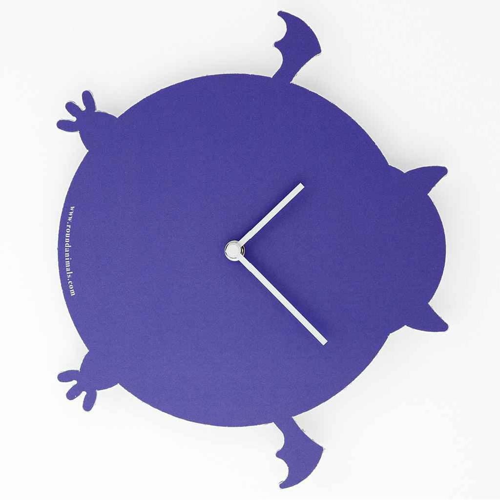 the violet bat THE VIOLET BAT è un orologio da parete dal design ironico e divertente ed è amico dell'ambiente!
