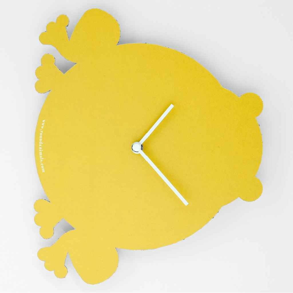 the yellow frog THE YELLOW FROG è un orologio da parete dal design ironico e divertente ed è amico dell'ambiente!