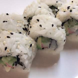 (tonno con avocado e tobiko)