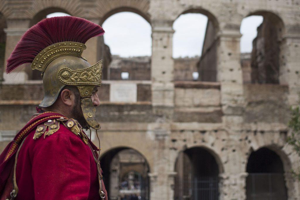 Colosseo caput mundi 28/04/17,Roma. Centurioni tornano al Colosseo dopo l'annullamento dell'ordinanza che vietava ai centurioni di sostare nei pressi del Colosseo e di altri monumenti della capitale.