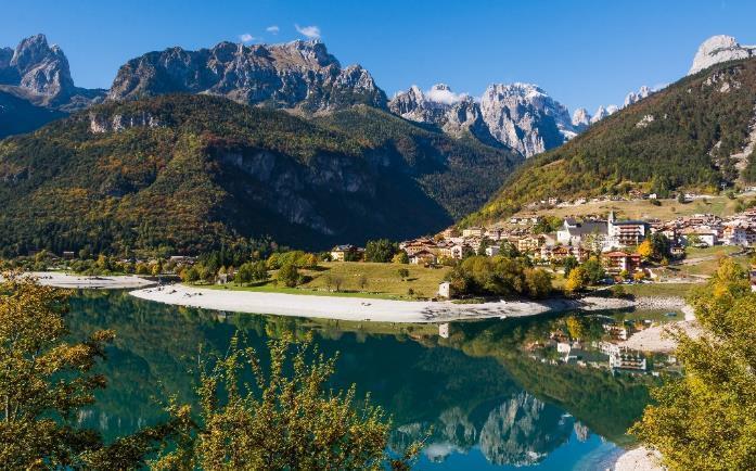 DOLOMITI DI BRENTA Fiabesca imponenza Le Dolomiti di Brenta, conosciute e amate da alpinisti ed escursionisti di tutto il mondo per la loro bellezza e l'incredibile varietà delle mille vie di