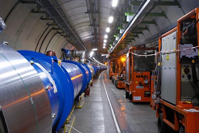 ed ora il Large Hadron Collider!!! NEL TUNNEL DI LEP ACCELERA FASCI DI PROTONI A 7 TEV!!! PRODUCE COLLISIONI P-P I protoni viaggiano quasi alla velocità della luce (v=0.