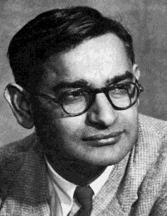 Har Gobind Khorana (1922-2011), biochimico indiano naturalizzato statunitense, riuscì per primo a costruire in laboratorio degli RNA messaggeri monotoni nella