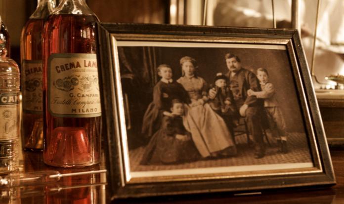 LA STORIA DEL GRUPPO Campari nasce nel 1860 a Milano, quando Gaspare Campari dà vita al famoso aperitivo rosso a media gradazione alcolica.