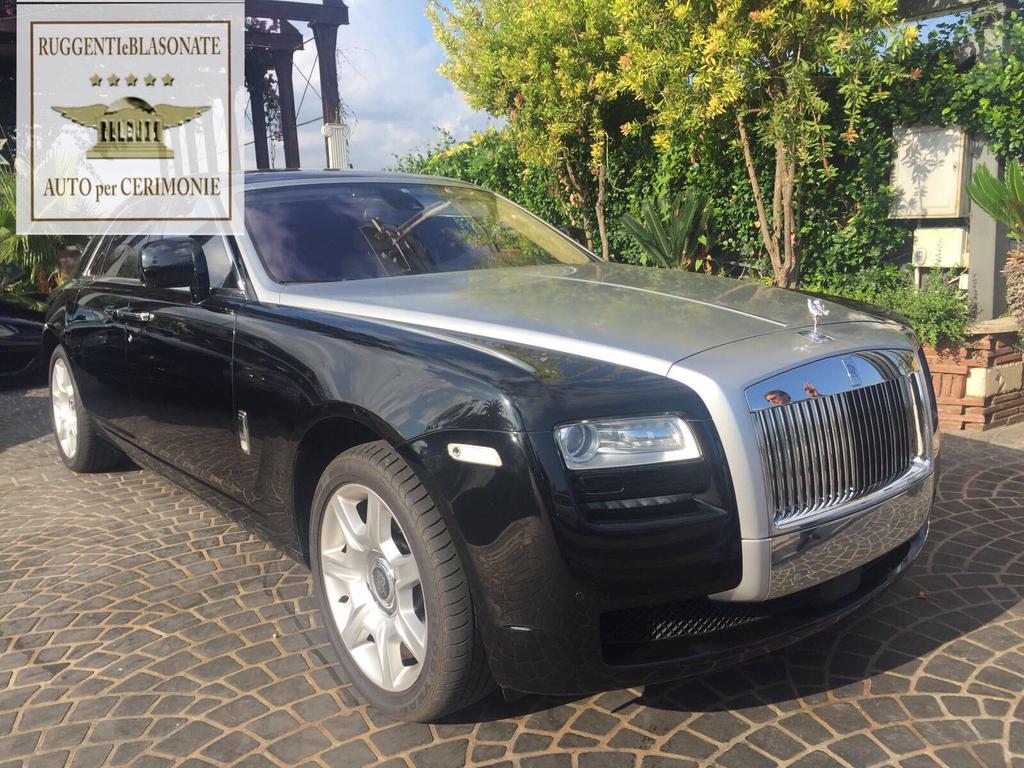 ROLLS ROYCE GHOST Bicolore 1500 Per la Campania servizio con Autista, compreso carburante, addobbo con nastri e coccarde,