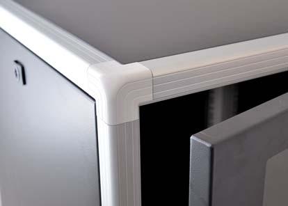 La porta incernierata nel profilo d alluminio verticale è facilmente reversibile.