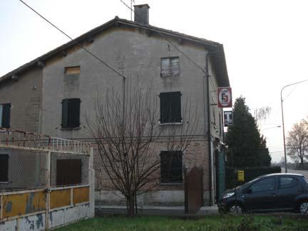 40 CASA CIVILE Basamento in rilievo Abitazione con bar/tabacchi, di