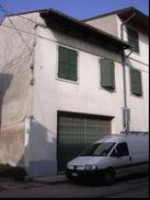 0 a Materiali 7,5 Buono Via Roma 4 Prospetto Est su strada Prospetto Sud e accesso al garage Muratura in laterizio Bianco