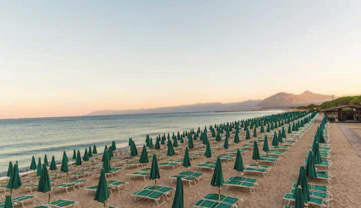 SARDEGNA SPIAGGIA Dista 250 mt da una delle spiagge più belle della costa orientale della Sardegna. Una lunga distesa di sabbia (circa 10 km), ideale per rilassanti passeggiate in riva al mare.