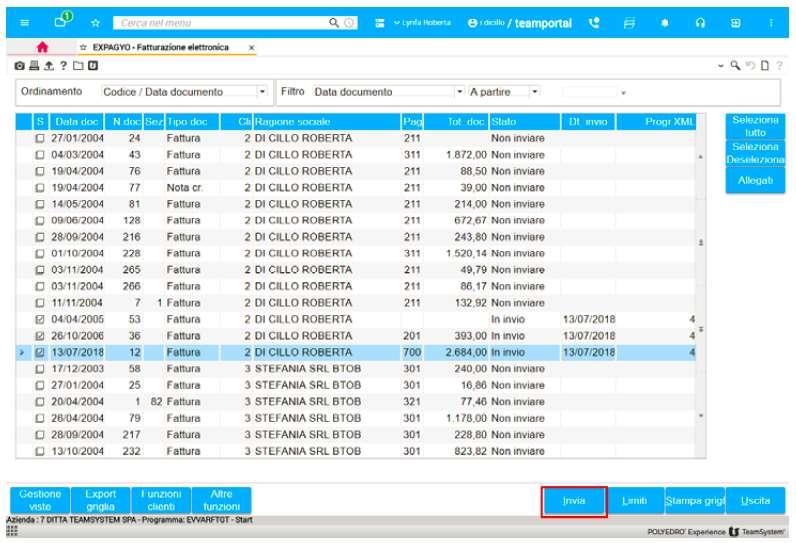 E semplice: seleziona le fatture e premi INVIA. È possibile anche aggiungere eventuali allegati tramite il bottone allegati sulla destra.
