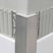 La bordura Blanke DEKOLINE in acciaio inox è utilizzabile anche per pavimenti ed anche in questo caso con un notevole valore estetico.