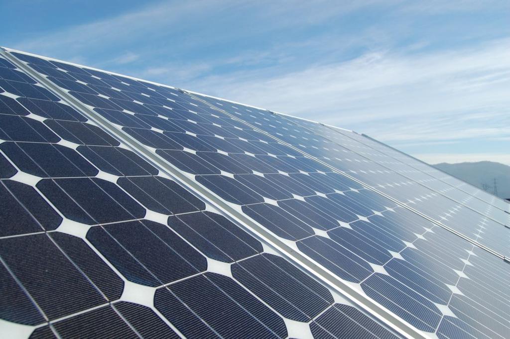 Rifasamento in presenza di impianti solari È noto il proliferare degli impianti fotovoltaici in molti contesti industriali di bassa tensione.