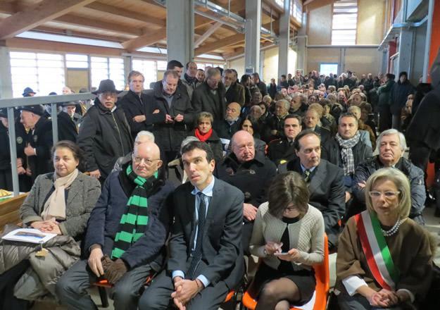 In prima fila da sinistra il Prefetto Liliana Baccari, Giorgio Squinzi, Maurizio Martina, Veronica Tentori e Donatella Crippa Alberto Cova, Don Agostino Frasson, Don Marco Grega Primo a ringraziare