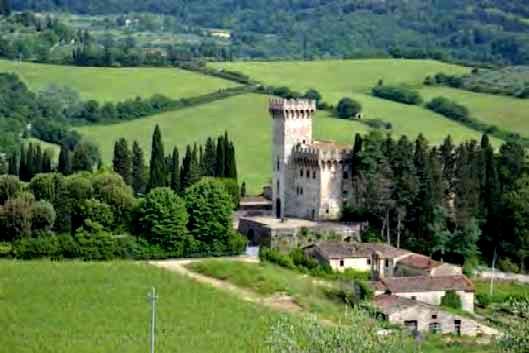 Il Castello Torre a Decima sorge sulle colline di Molino del Piano. La Torre medievale domina la valle dell Arno. La località Pontassieve dista da Firenze circa 15 km.