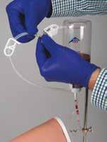 Inserire il tubo più lungo nella coppetta in plastica e fare fluire il sangue nella coppetta per un breve periodo, allo scopo di rimuovere