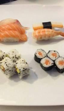 00 Ebiten con aggiunta di pasta croccante 47. Uramaki Salmon... 8.00 Con salmone e avocado. 48.