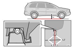 Ruote e pneumatici Sostituzione dei pneumatici (Continua) 5. Sistemare per terra il martinetto sotto il punto di attacco e sollevarlo verso il pavimento dell auto.