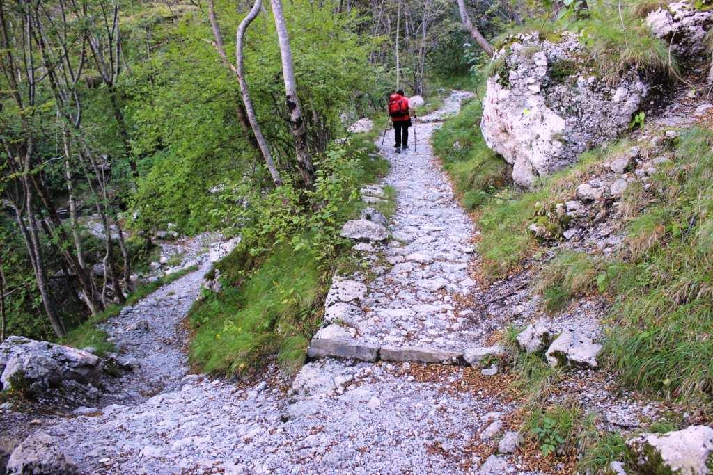 di Petroscina / Fornovolasco e si va a destra