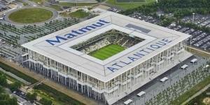 Matmut Atlantique è uno degli stadi che ha accolto cinque partite del Campionato Europeo 2016, può ospitare più di 42000 persone e questo lo rende il più grande stadio nel sud-ovest della Francia.