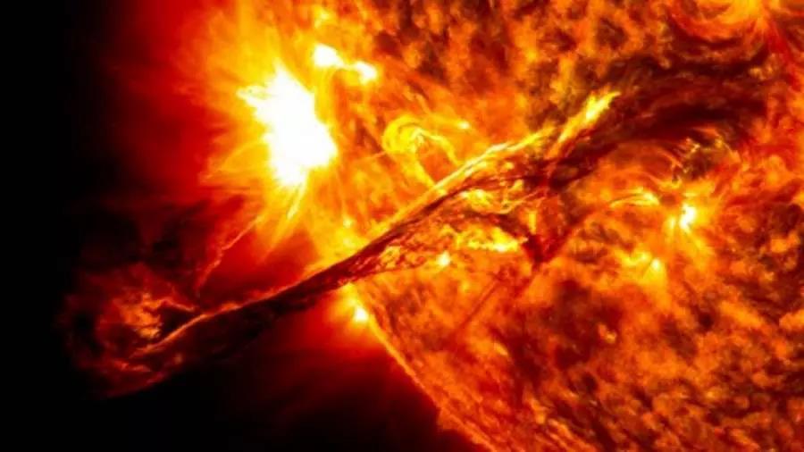 Il Sole Filmato : il sole visto dallo spazio