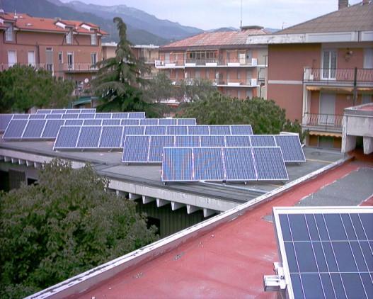 AMBIENTE E TERRITORIO Ripartire con il programma di produzione di energia da fonti rinnovabili verificando con gli uffici