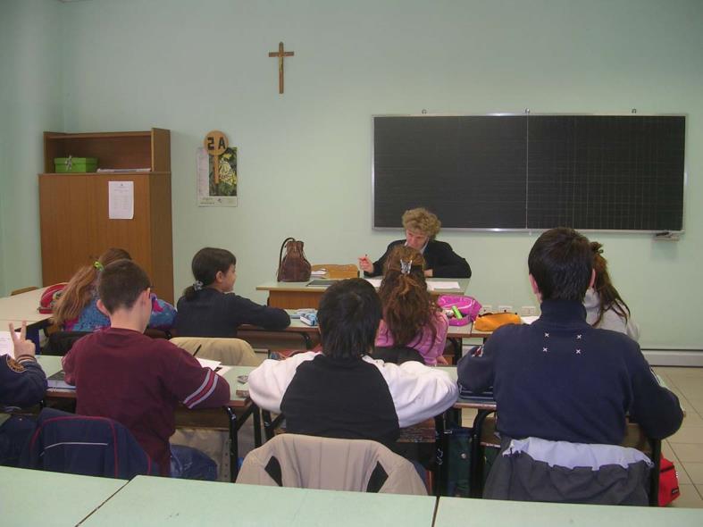 TEMPO SCUOLA A 30 ORE 30 spazi di cui : 30 discipline curriculari Un rientro pomeridiano ( spazi).