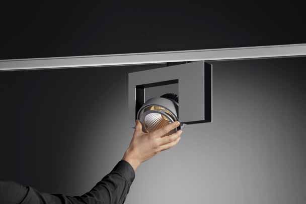 Autentica attrazione per un illuminazione d accento. Il proiettore orientabile per binario elettrificato ScenaticFlex 600 LED mette sapientemente in luce elementi e dettagli.