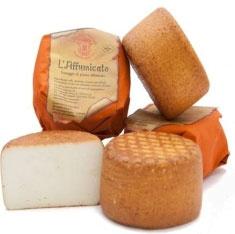 110 8 Sottovuoto / Carta / 280 MINI NOCERINO Piccolo formaggio di pecora semi stagionato con foglie di noce, crosta