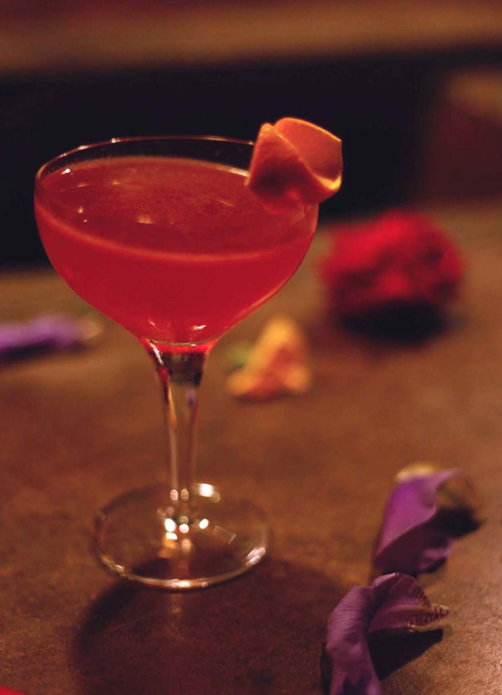PROPOSTE AGGIUNTIVE DAL BAR Su richiesta possiamo organizzare un servizio cocktail bar per i vostri ospiti.