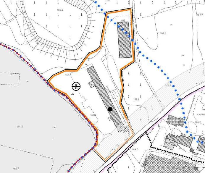 725 mc, la superficie coperta esistente (solo fabbricati) è di 2.945 mq, a cui vanno aggiunte le strade di accesso ed i piazzali.