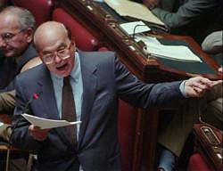Craxi alla Camera sul finanziamento ai partiti 29 aprile 1992 Craxi tiene un famoso discorso alla Camera: tutti i partiti si servivano delle tangenti per autofinanziarsi, anche quelli