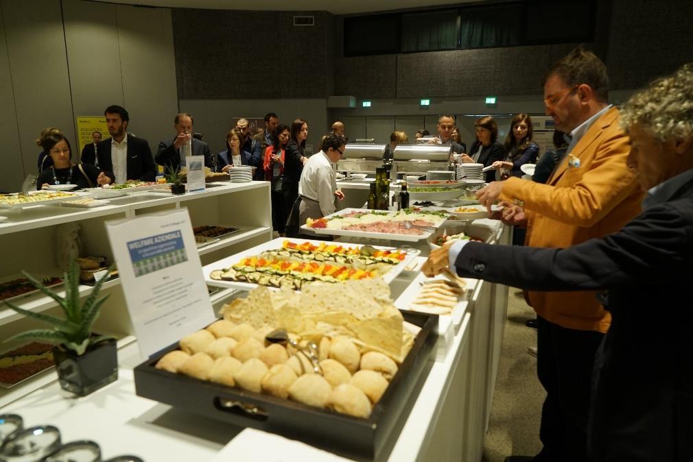 ristoro: la pausa caffè di metà mattina e il pranzo a buffet sono stati