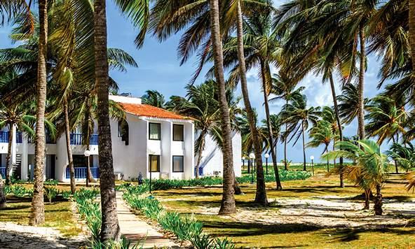 B RAVo CARA Co L Bravo escursioni PLAYA BONITA giornata intera LAS TUNAS giornata intera CAMAGUEY COLONIALE giornata intera TRINIDAD giornata intera A bordo di un comodo catamarano lungo la