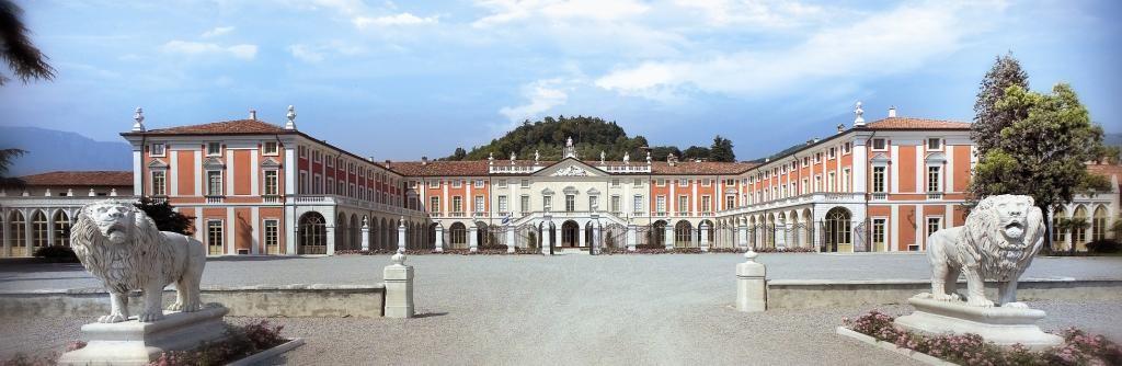 Splendida Villa del 700 immersa in un meraviglioso parco alle porte di Brescia.