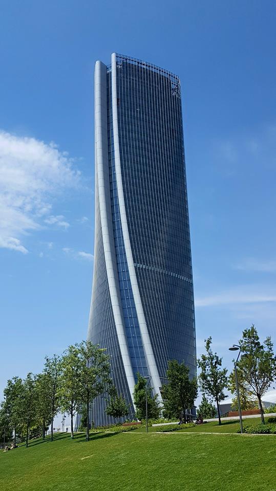 Zaha Hadid : Torre a Milano Di Skid22 - Opera propria, CC