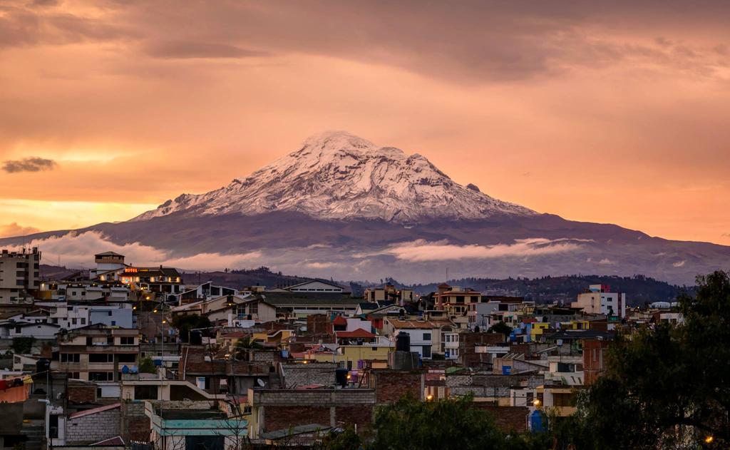 Ecuador: gran tour e isole Galapagos Il più piccolo tra i paesi sudamericani (284.000 kmq) e nello stesso tempo il paese con la più elevata bio-diversità di tutta la terra.