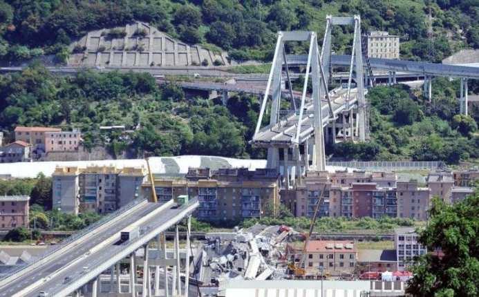 UN ITALIA CHE CADE A PEZZI 14 Agosto 2018 crollo porzione viadotto Morandi A10, Genova 14 Maggio 2018 crollo