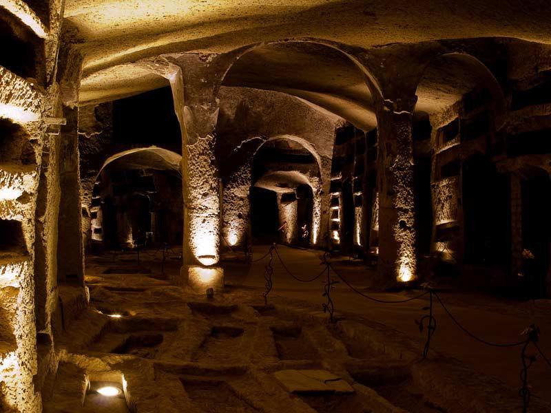 SECONDO GIORNO Le catacombe di Napoli e il rione Sanità Visita guidata dalla Cooperativa sociale La Paranza alle