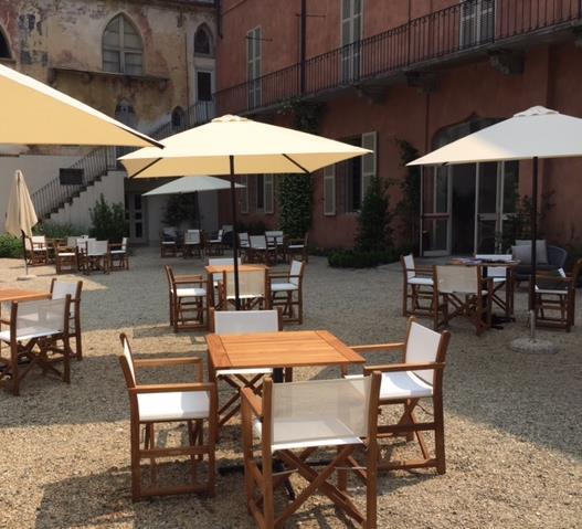 Proposte enogastronomiche Il Castello di Miradolo ospita al suo interno un'elegante Caffetteria, piacevole punto di ristoro e raffinato luogo di incontro.