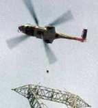 Per le linee aeree da posare in zone montuose si utilizzano spesso gli elicotteri,