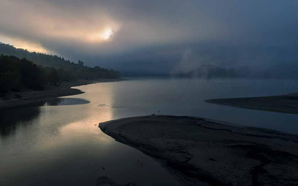 2019 NOVEMBRE / NOVEMBER Alba sul Lago di Barrea foto di Pierpaolo Barcone V S D L M M G V S D L M M G V S D L M M G V S D L M M G V S 1