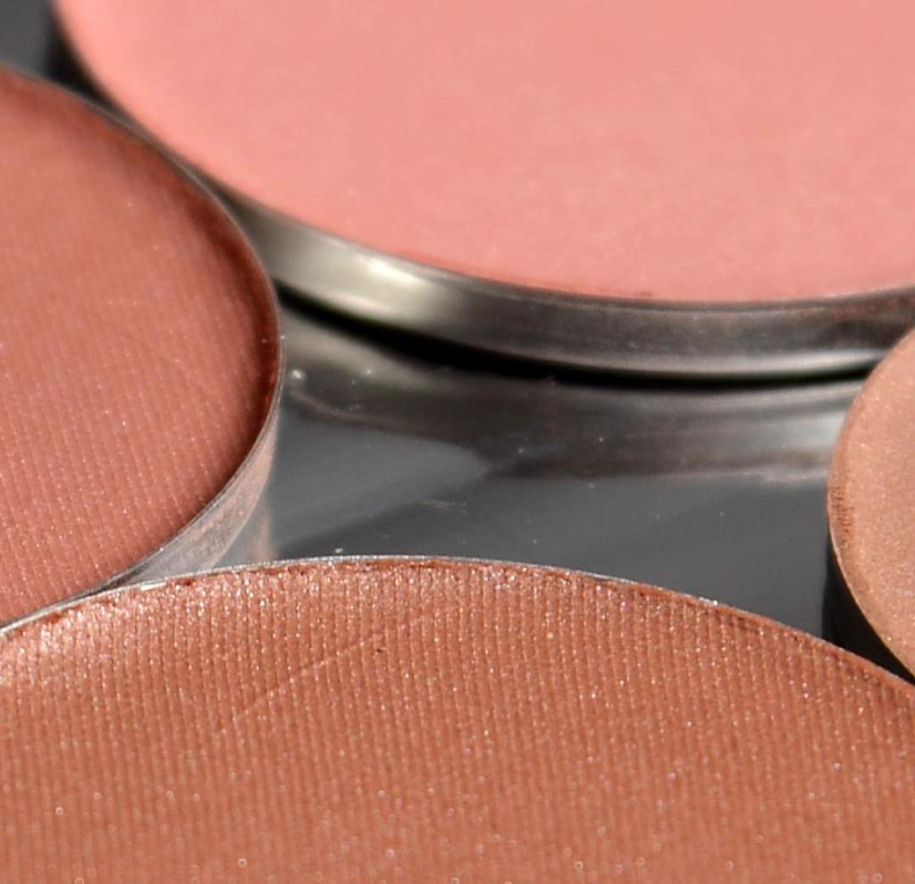 Fard Blush Compatto Colore pure, sfumabile all infinito per un effetto naturale senza precedenti.