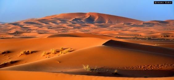 Pomeriggio: arrivo a Merzouga, famosa per le sue dune di sabbia che si innalzano come muraglia